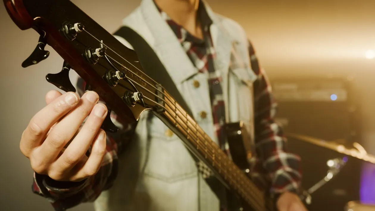 Ilustrasi kelas Gitar Bass